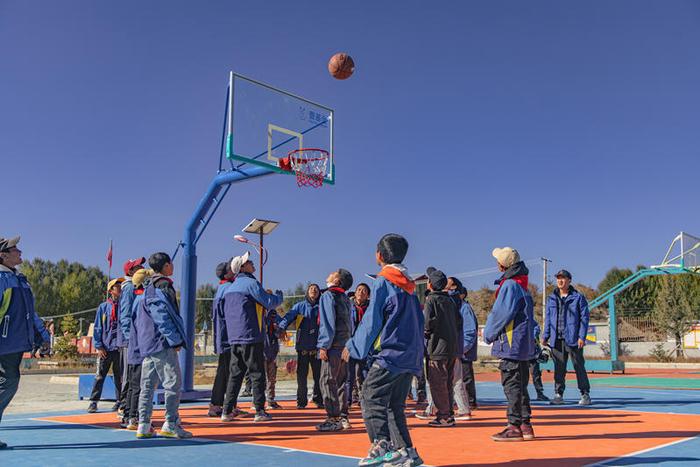 包含全国青少年“篮球美育”课程在全国多省上线，推广体育+艺术教育的词条