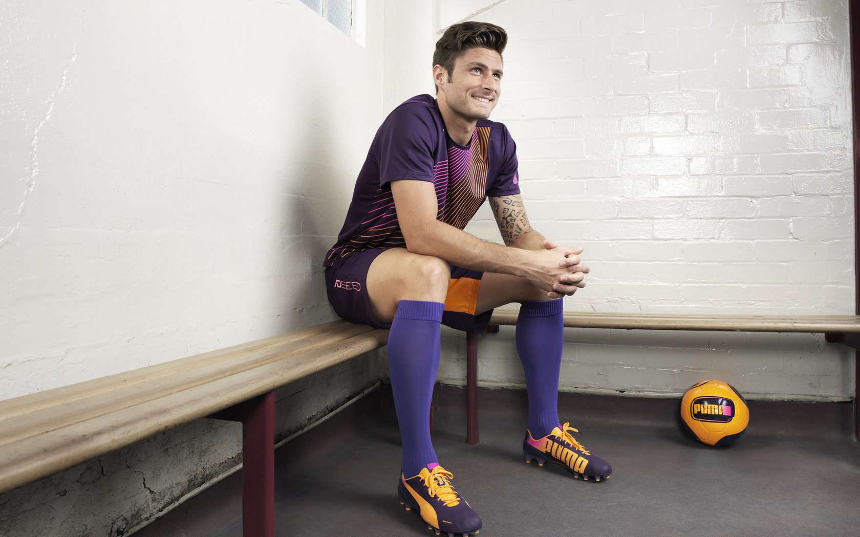 _裁判判罚引争议，比赛高潮迭起_，裁判过程