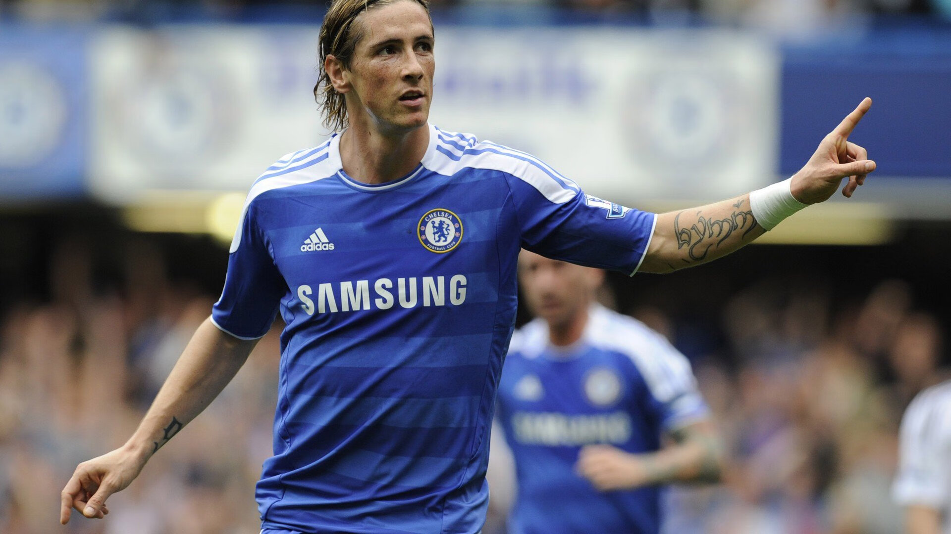 法甲球迷文化日益繁荣,现场氛围火爆,球迷网法甲